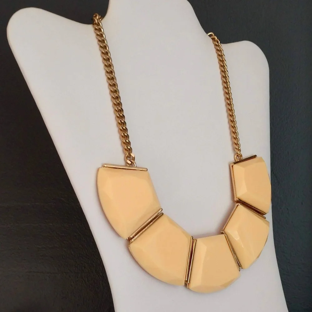 Cream flat beaded necklace